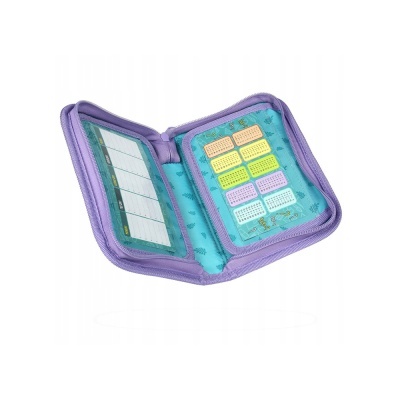 Estojo escolar lilás aberto com etiquetas coloridas no interior