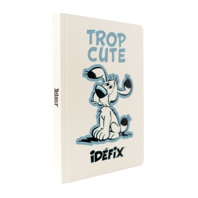 Caderno branco com ilustração de cão e texto Trop Cute Idéfix