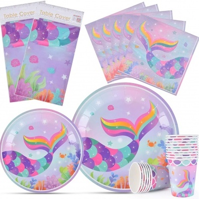 Conjunto de artigos para festa com tema de sereia em tons lilás e multicolor