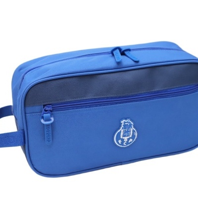 Bolsa azul com fechos de correr e logótipo do F.C.P.