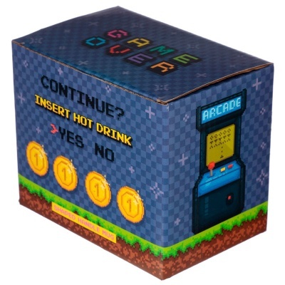 Caixa de cartão com ilustração de máquina de arcade e texto sobre bebidas quentes