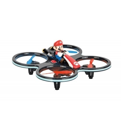 Drone preto com hélices azuis e vermelhas e figura do Mario sentado no centro