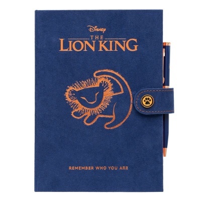 Caderno azul escuro The Lion King com design de Simba e caneta incluída.