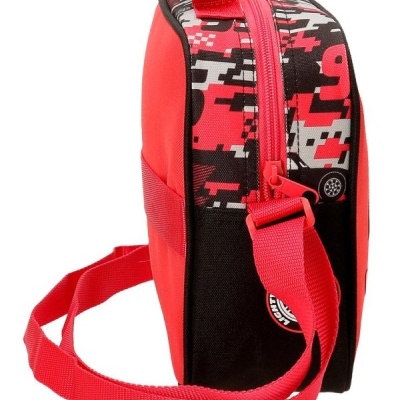 Bolsa de transporte vermelha com padrão pixelado e alça ajustável