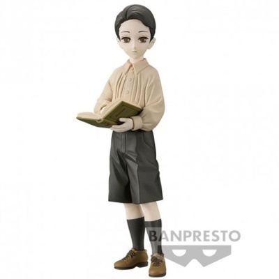 Figura de personagem animada com livro aberto e roupa bege e preta