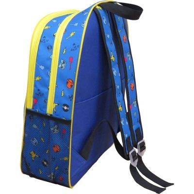 mochila azul com laterais amarelas e padrões coloridos de instrumentos musicais e notas musicais
