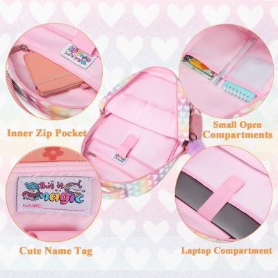 Mochila infantil rosa com compartimentos internos e etiquetas para nome