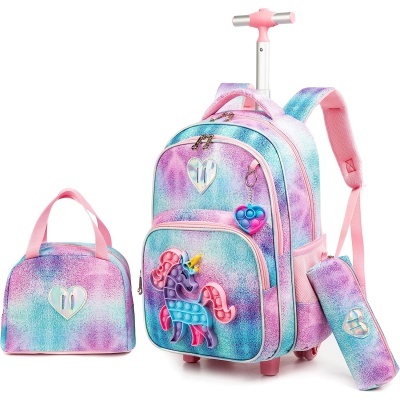 Conjunto colorido de mochila com carrinho, saco e estojo com cavalo-marinho e corações