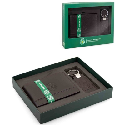 Conjunto de carteira e chaveiro de couro preto com emblema do Sporting em caixa verde.