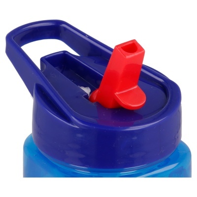 Garrafa de plástico azul com tampa azul escura e bico vermelho