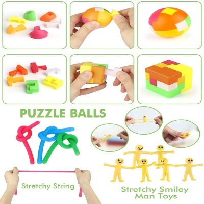 Brinquedos bolas de puzzle coloridas e bonecos amarelos sorridentes com cordas esticáveis