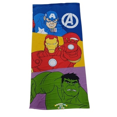 Toalha de banho estampada com personagens dos Vingadores em várias cores