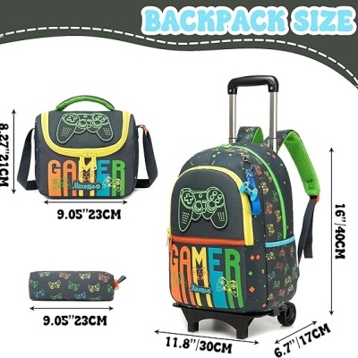 Mochila de rodas preta com detalhes coloridos e desenhos de videojogos, estojo e mala pequena combinando.