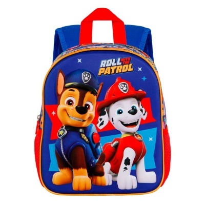Mochila infantil azul e vermelha com personagens da Patrulha Pata e texto 'ROLL WITH THE PATROL'.
