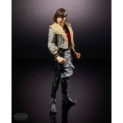 Figura de ação Star Wars vestindo casaco cinza com gola bege e calças pretas segurando arma.