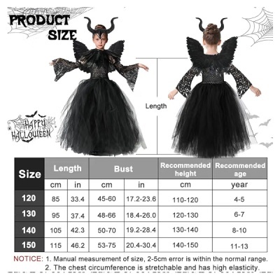 Criança com traje preto de Halloween com asas, chifres e saia de tule, com tabela de tamanhos ao lado.
