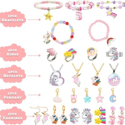 Conjunto de joias infantis com pulseiras, anéis, colares, pendentes e brincos coloridos com temas de unicórnios e arco-íris