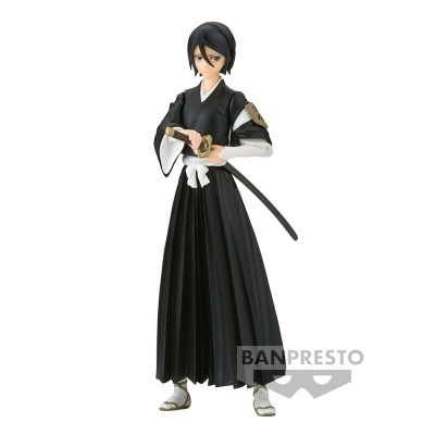 Figura colecionável de personagem com katana e roupas tradicionais japonesas