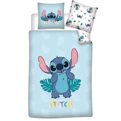 Roupagem de cama com personagem Stitch azul em fundo azul claro e folhas verdes