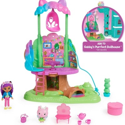 Casa de árvore de brinquedo colorida com figuras e acessórios