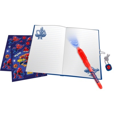 Caderno e caneta do Homem-Aranha com folhas de autocolantes e chave pendente.