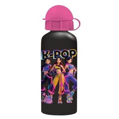 Garrafa metálica preta com tampa rosa e imagem de três personagens femininas e texto K-POP