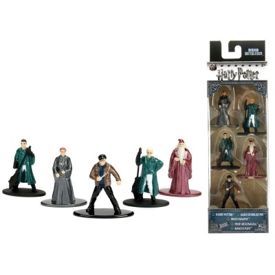Miniaturas de personagens de Harry Potter em plástico pintado dentro de caixa transparente com etiqueta