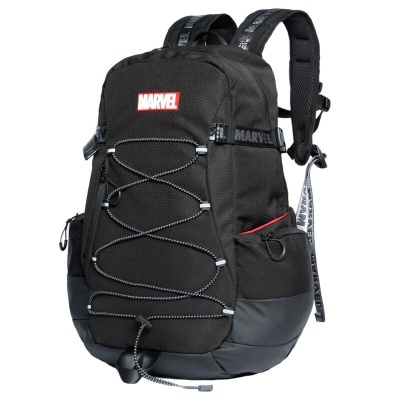 Mochila preta com logo MARVEL em vermelho e branco, alças acolchoadas e cordão elástico frontal