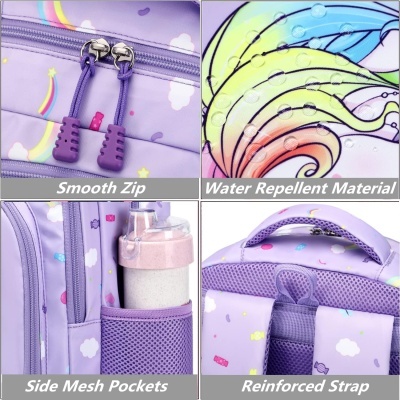 Mochila infantil lilás com padrão de nuvens e arco-íris e detalhes funcionais