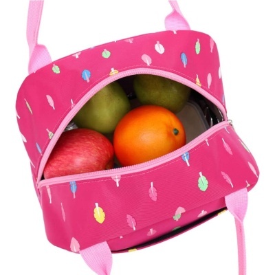 Mala rosa com padrão de folhas coloridas e frutas dentro