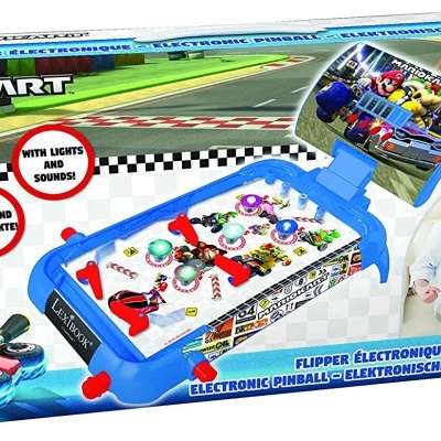 Jogo portátil pinball eletrônico Mario Kart em caixa com imagem de criança a jogar