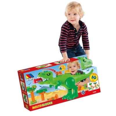 Brinquedo de blocos tipo dinossauro na caixa com criança ao lado