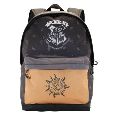 Mochila preta e bege com logo Hogwarts e desenho de bússola