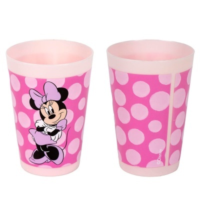 Dois copos rosa com padrão de bolas brancas e Minnie Mouse