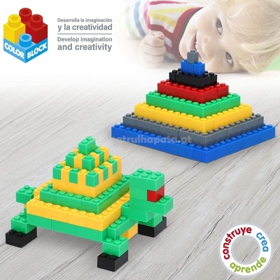 Blocos de construção Color Block formando pirâmide e tartaruga, com texto e selo colorido