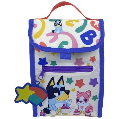 Bolsa infantil colorida com personagens animados e estrela como chaveiro