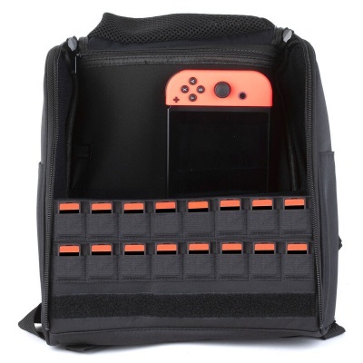 Bolsa preta aberta com consola Nintendo Switch cor de laranja no interior