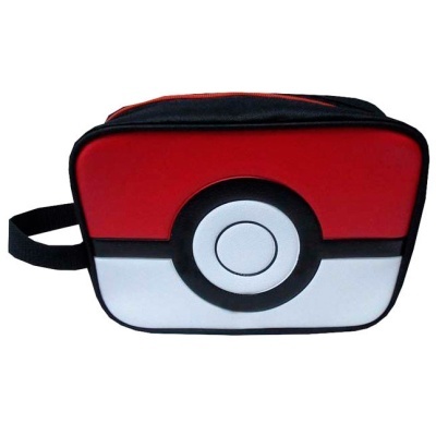 Bolsa retangular com design de Pokébola em vermelho, branco e preto com alça lateral preta.