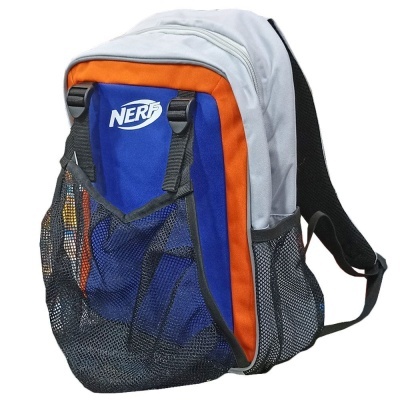 Mochila infantil Nerf azul, laranja, cinza com bolsos de rede pretos e logotipo NERF branco