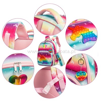 Mochila infantil colorida com chaveiro e brinquedo pop-it unicórnio