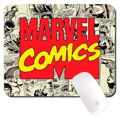 Tapete para rato Marvel Comics com design a preto e branco e texto vermelho e amarelo, rato branco sobreposto