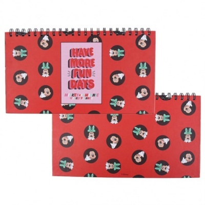 Dois cadernos espiral vermelhos com estampado Minnie Mouse e texto HAVE MORE FUN DAYS