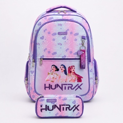 Mochila e estojo escolares coloridos com personagens femininas e texto HUNTRX