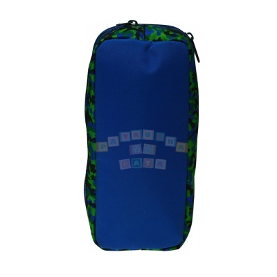 Estojo escolar retangular azul com padrão camuflado verde e azul e frase PATH AHEAD