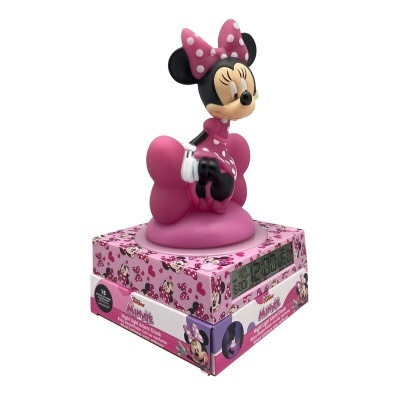 Figura decorativa de Minnie da Disney em rosa com laço, em cima de caixa colorida.