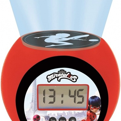 Relógio digital vermelho com tema Ladybug e visor a mostrar 13:45