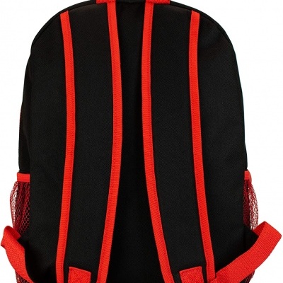 Mochila preta com alças e detalhes vermelhos