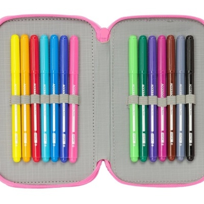 Estojo rosa com 12 canetas de feltro coloridas dentro