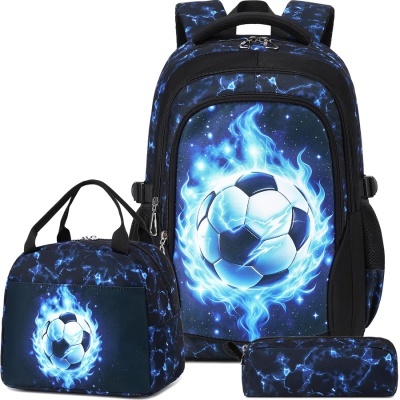 Conjunto mochila, saco de mão e estojo com bola de futebol em chamas azuis e padrão preto e azul