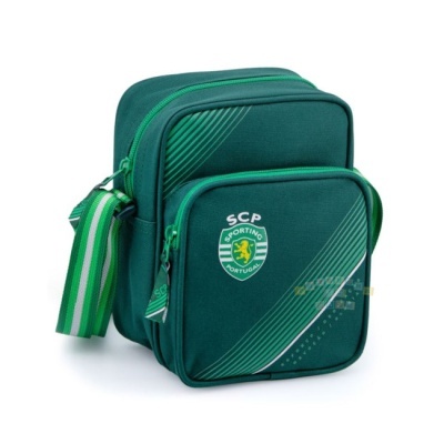 Bolsa quadrada verde com logotipo do Sporting Clube de Portugal e correia ajustável com riscas